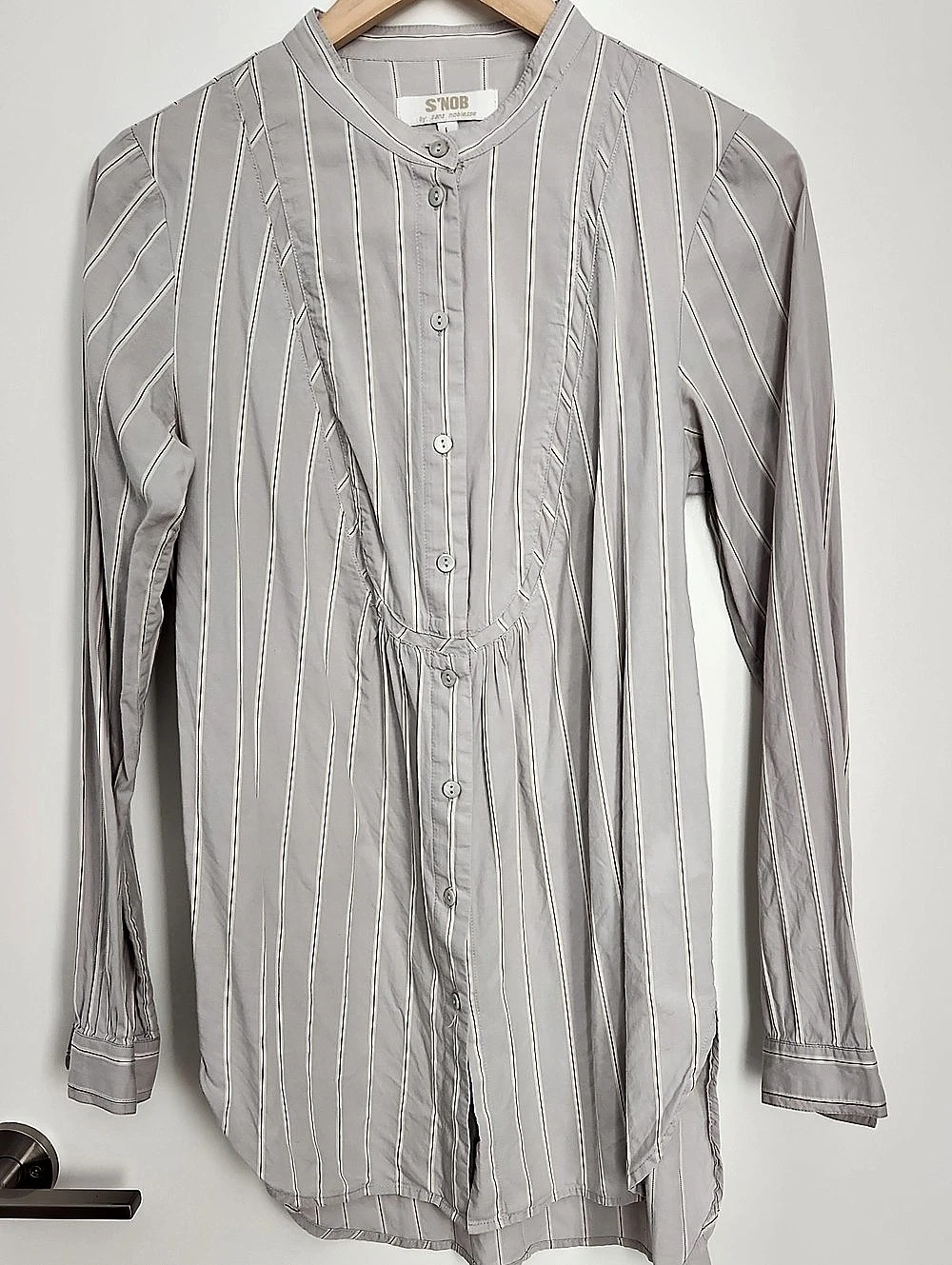 SNOB Striped Button Down Blouse in Gray Size Large Like New
